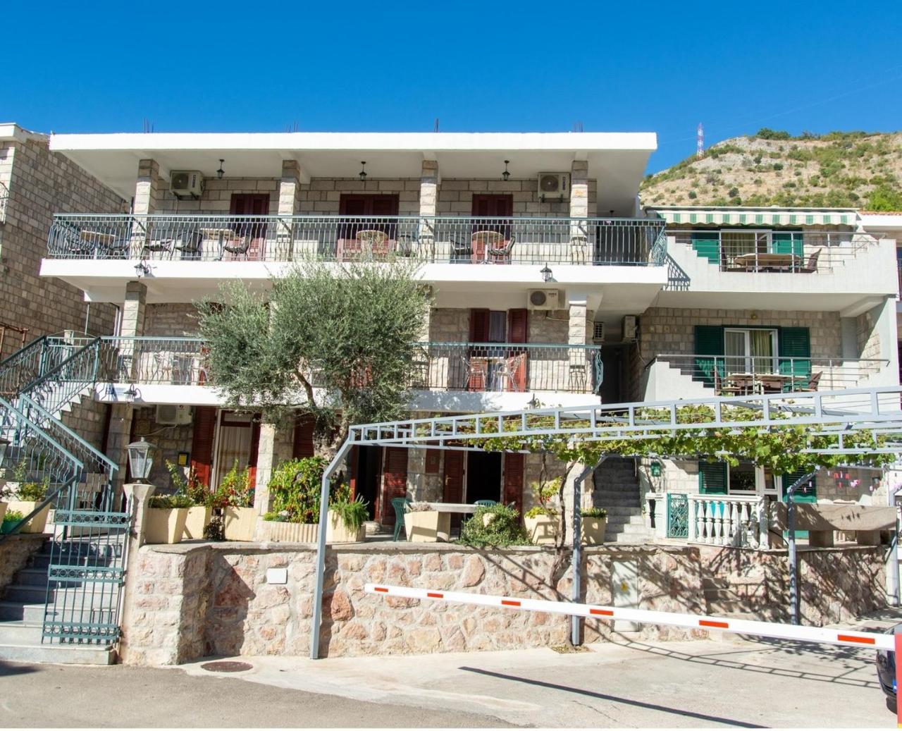 Ivona 2 Apartament Sveti Stefan